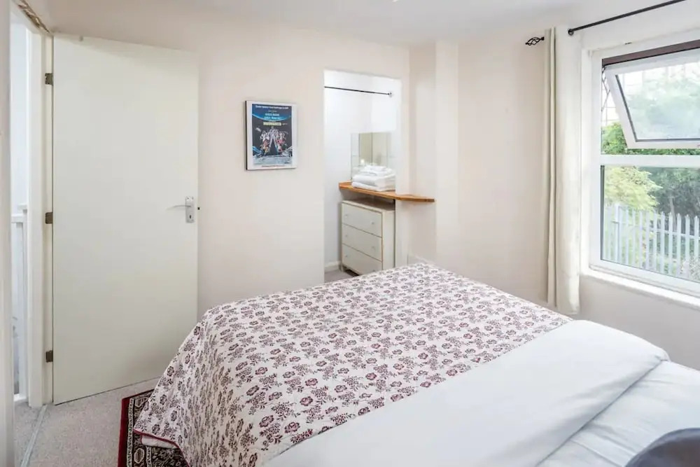 Beautiful 2bed House 6mins to Tube 2mins to Thames