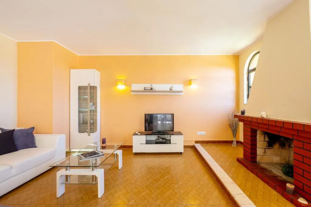 Villa Lurdes by Villa Plus