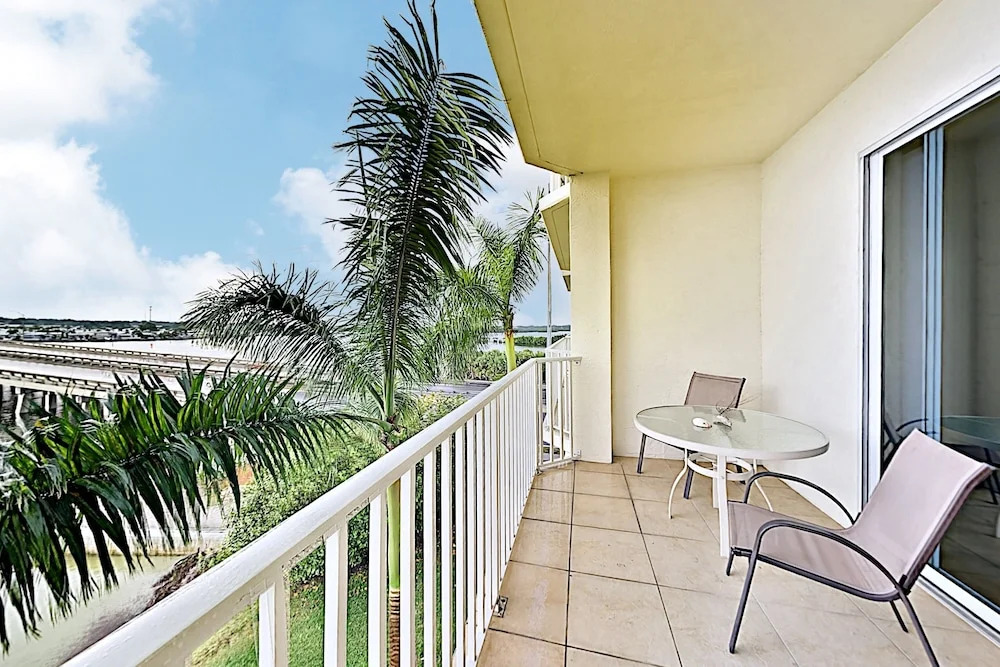 Updated Bayside Getaway: Pool, Hot Tub, Near Beach 1 Bedroom Condo