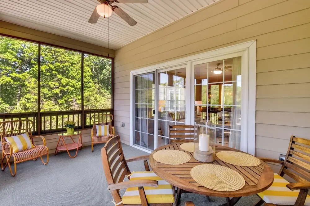 Balcony & Golf Course View! Condo at Kingwood