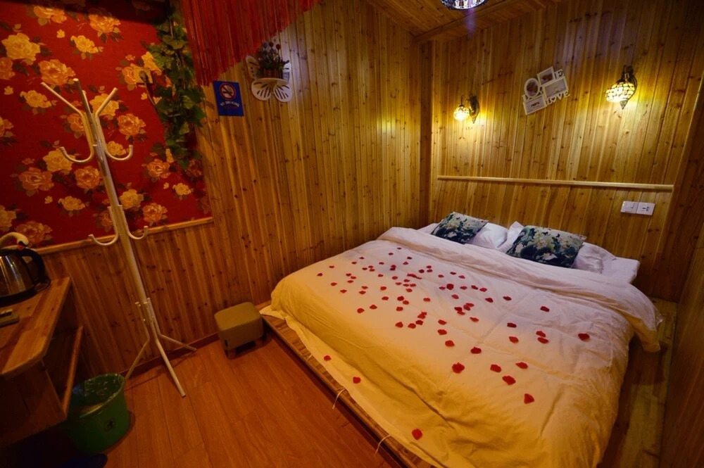 Wuzhen Pomegrante Garden Hotel