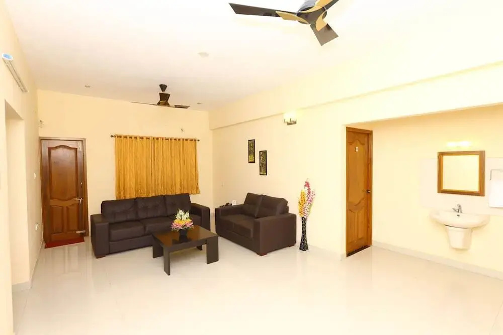 Hotel Fiesta House By OYO Rooms