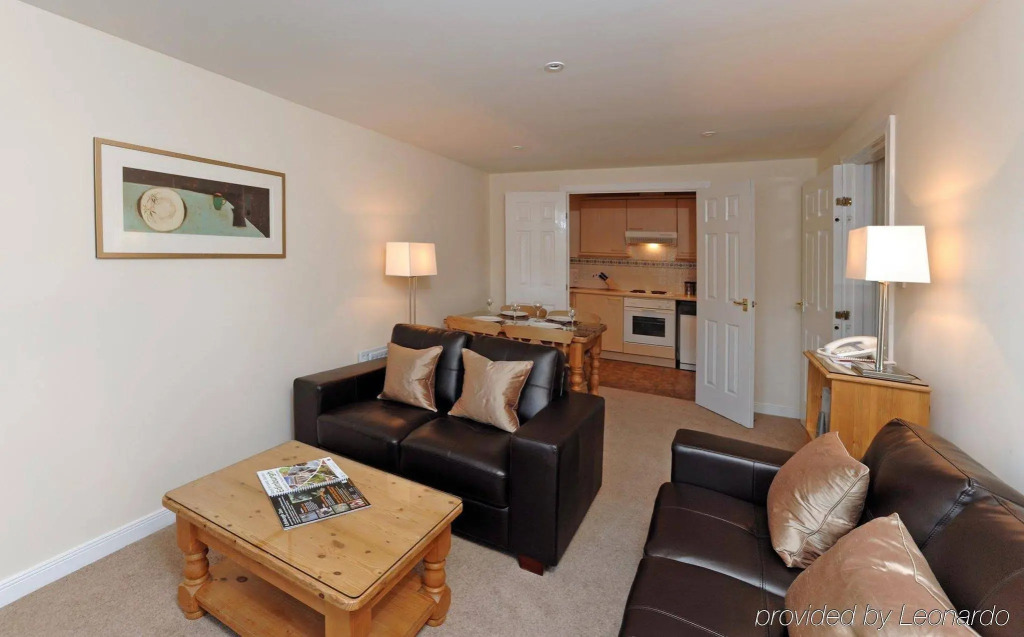 PREMIER SUITES Edinburgh Fountain Court