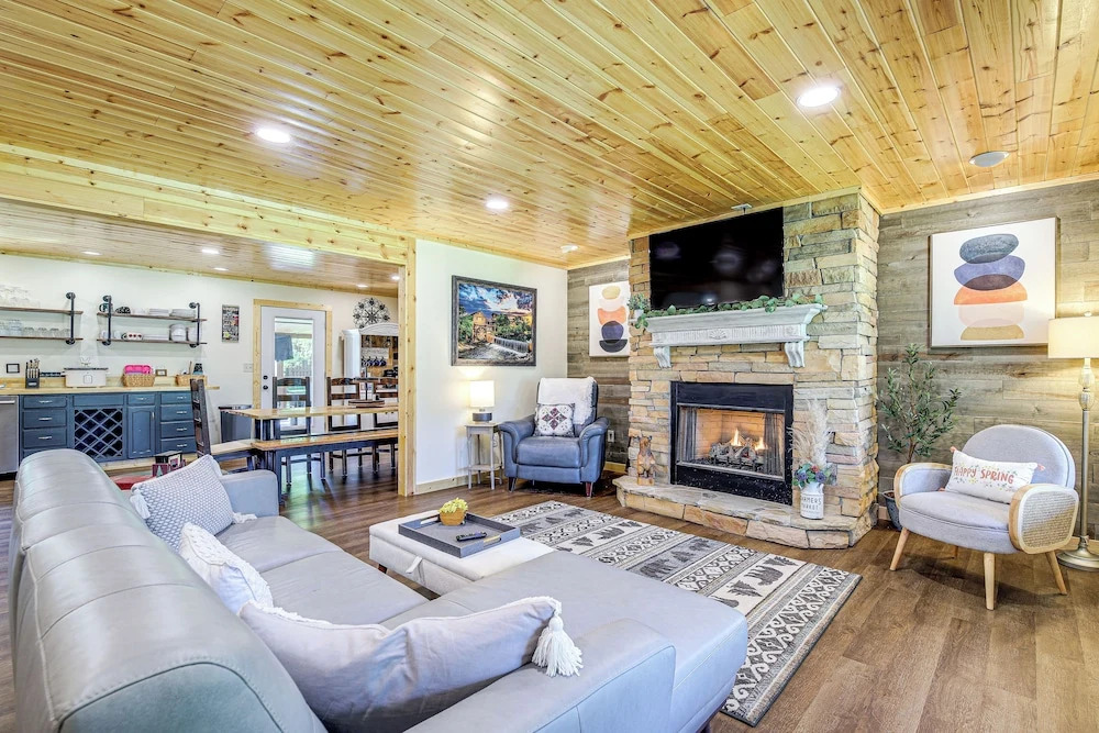 Family Sevierville Cottage w/ Game Room & Hot Tub!