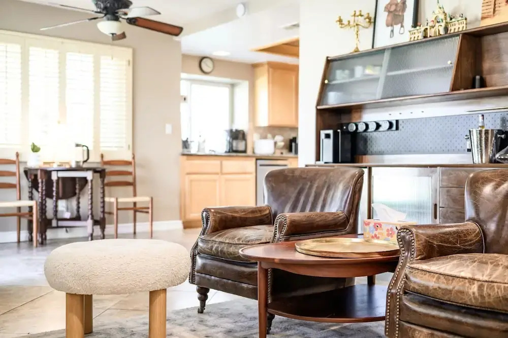 Near ONT Spacious 4BR Family Retreat Safe Area
