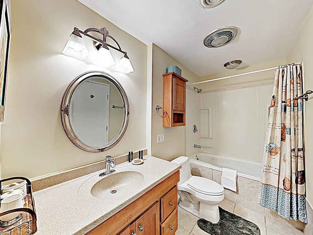 New Listing! Golf & Beach : 5 Pools & Tennis 2 Bedroom Condo