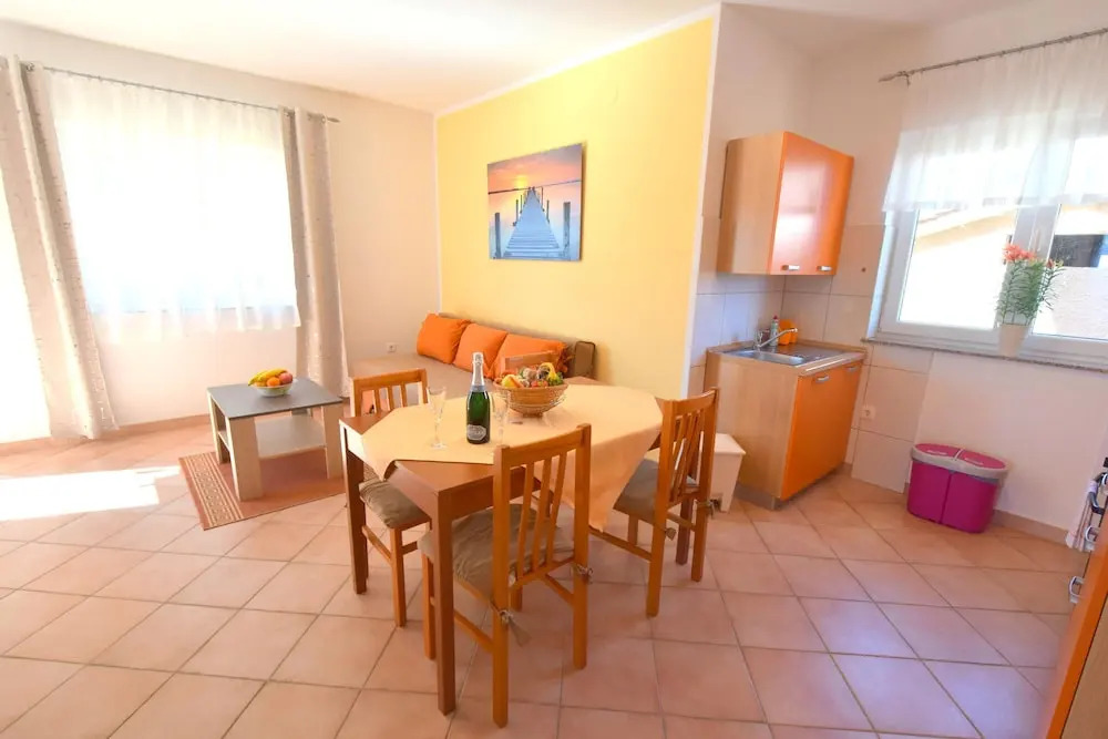 Apartments Mladenka