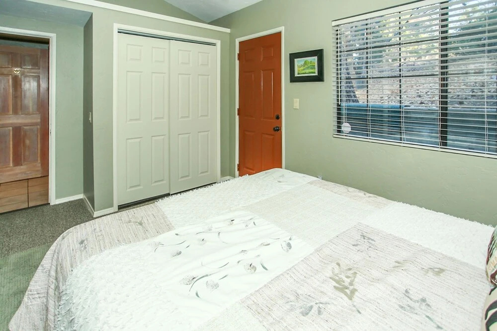 Acorn Cottage - Super Cute Cozy Cabin In A Great Location. Walkable To The Village 2 Bedroom Home