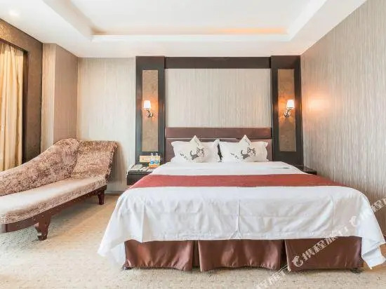 Sunny Holiday Hotel