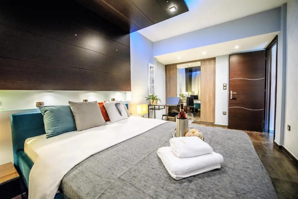 One of a kind Luxury Apartment City Center Near HELEXPO