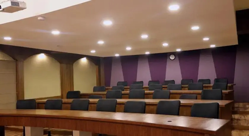 Oxford Suites & Rooms