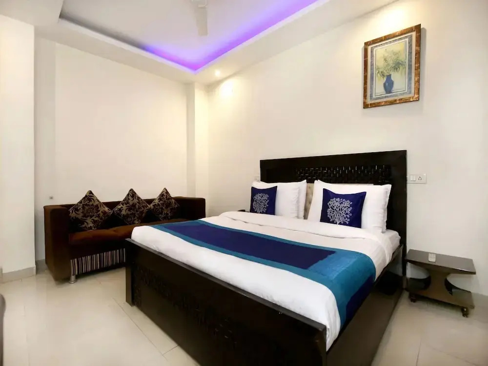 Hotel Oak By OYO Rooms