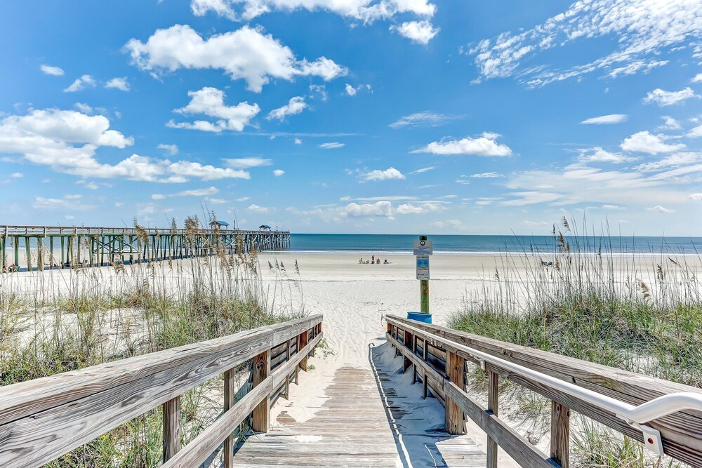 6th Floor, Updated and Beautiful! Oceanfront Condo With Balcony, Fishing Pier