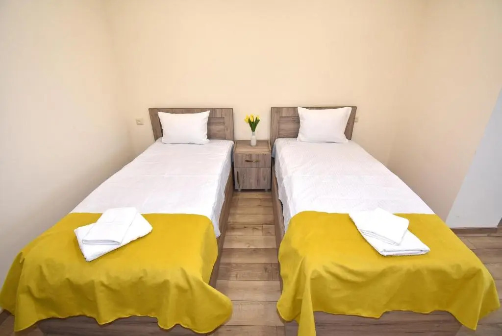 2 bedroom apartment, quiet and spacious
