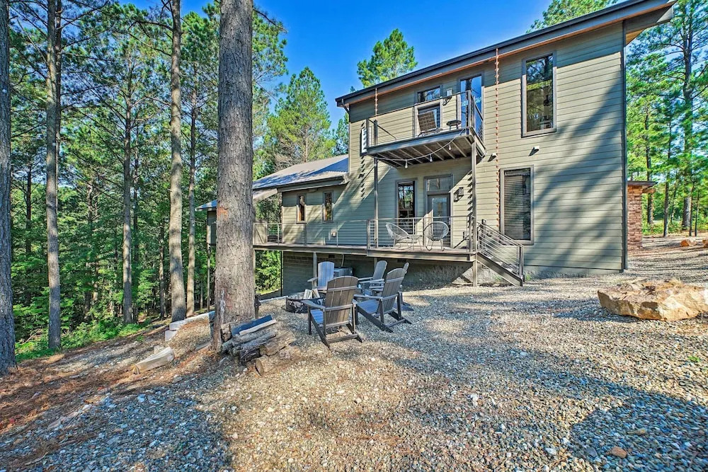 Broken Bow Cabin < 9 Mi to Choctaw Landing Casino