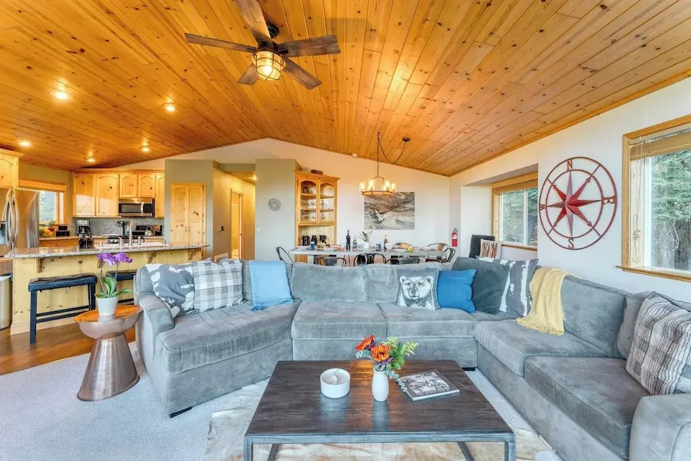 Golden Summit by Avantstay Stunning Secluded Cabin w/ Access to Tahoe Donner