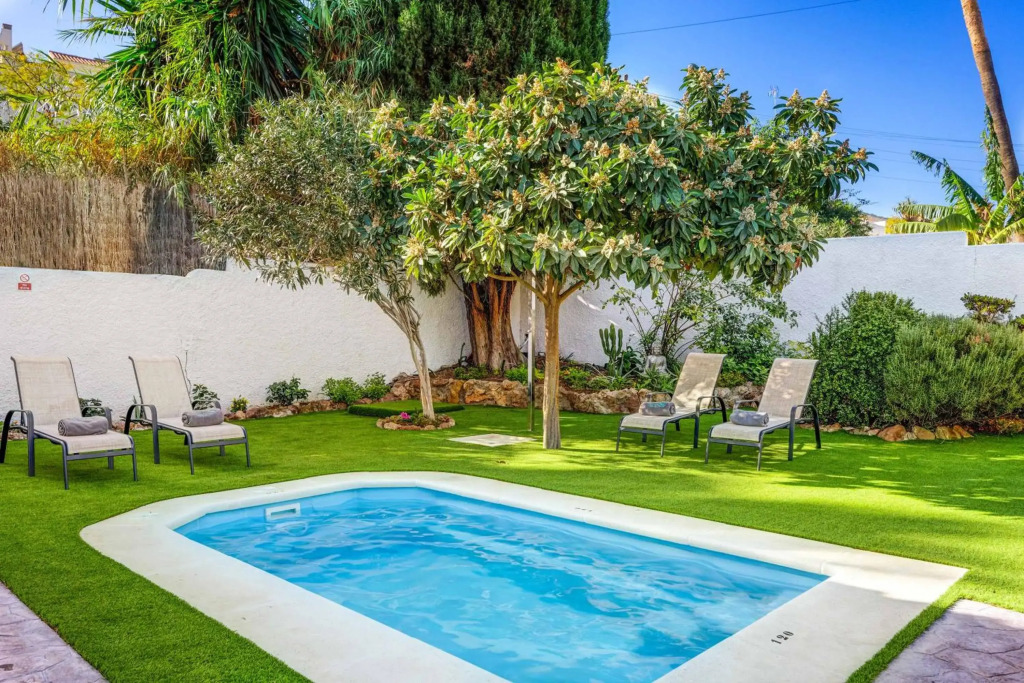 Villa Conchita By Seric,15´ walking to the beach