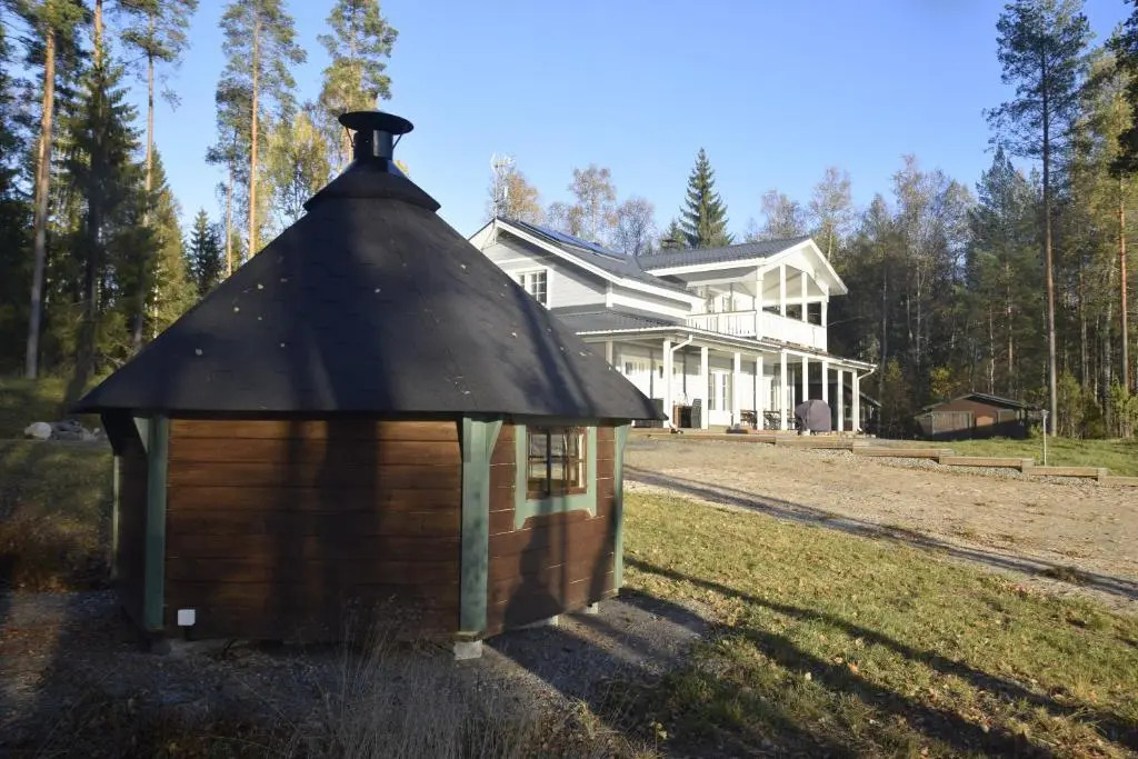 Lomapesä Cottages
