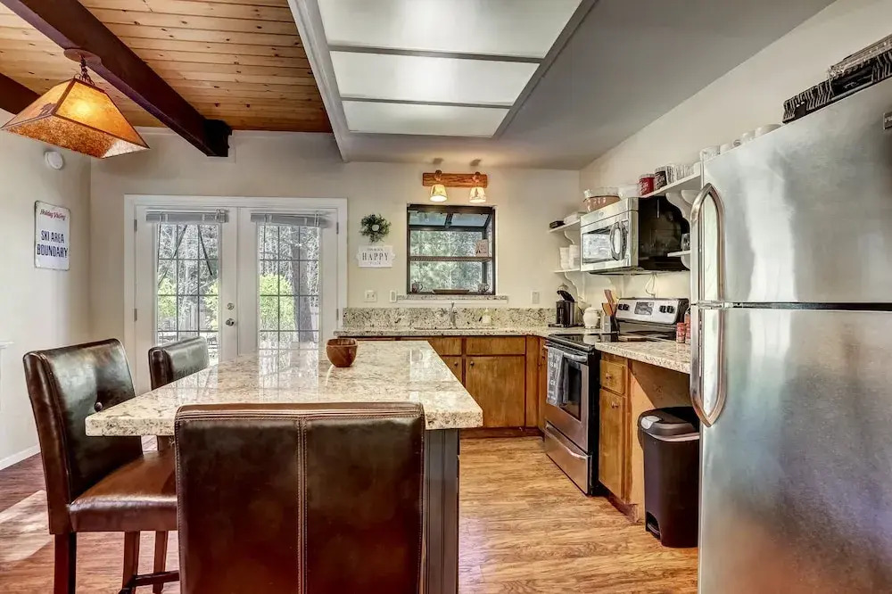 Stout House Cabin - Your Kids Favorite Backyard!