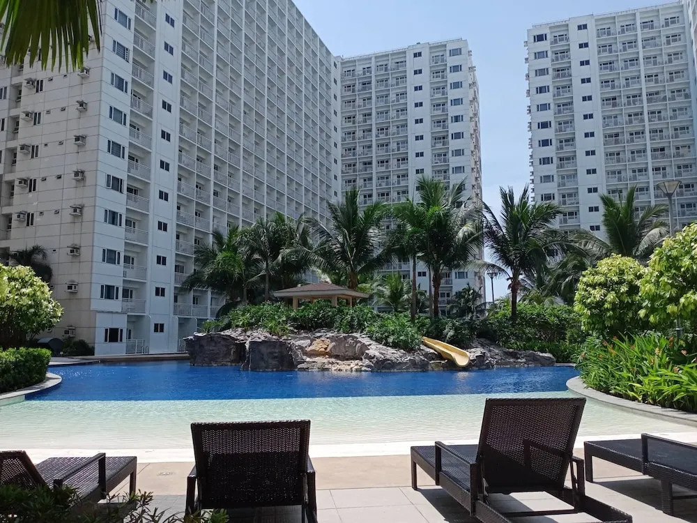Serene Stays at Shore