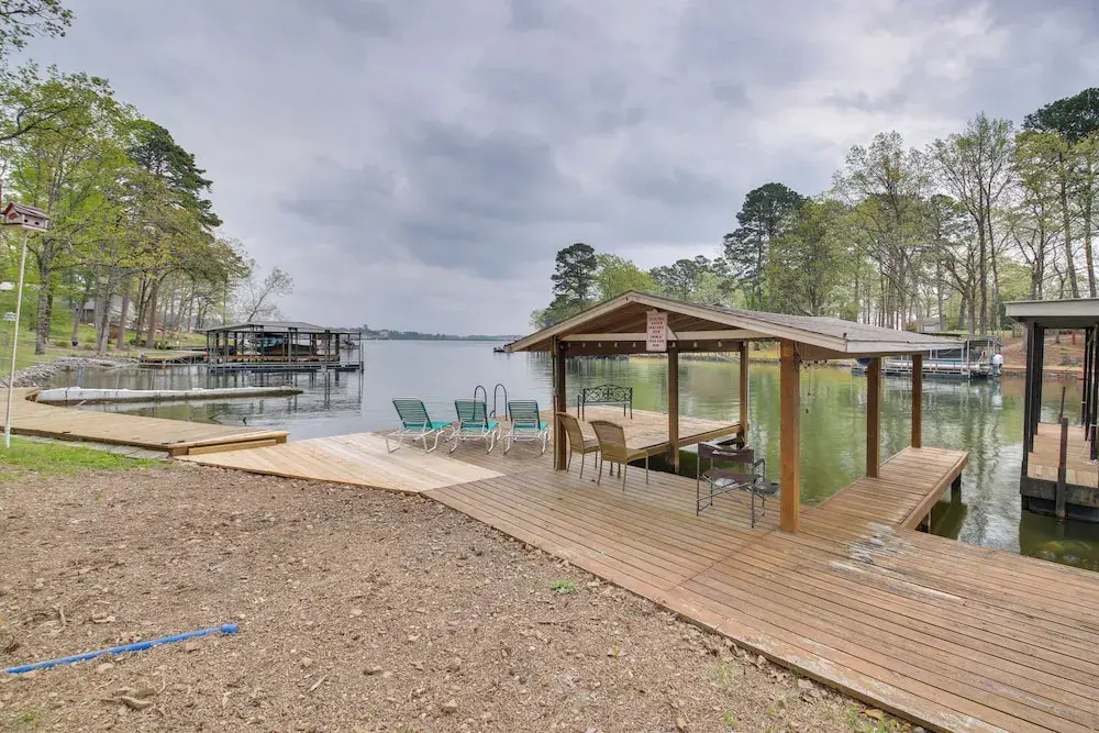 Cozy Lake Cabin w/ Dock in Hot Springs Natl Park