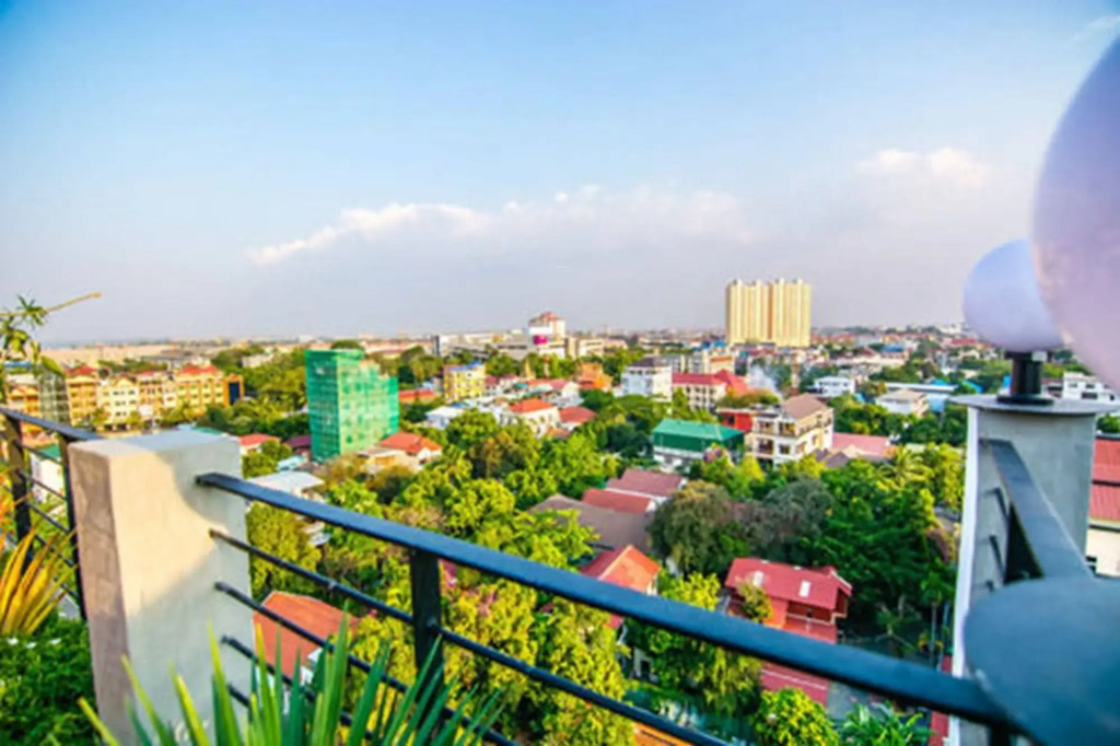 Diamond Palace Resort & Sky Bar