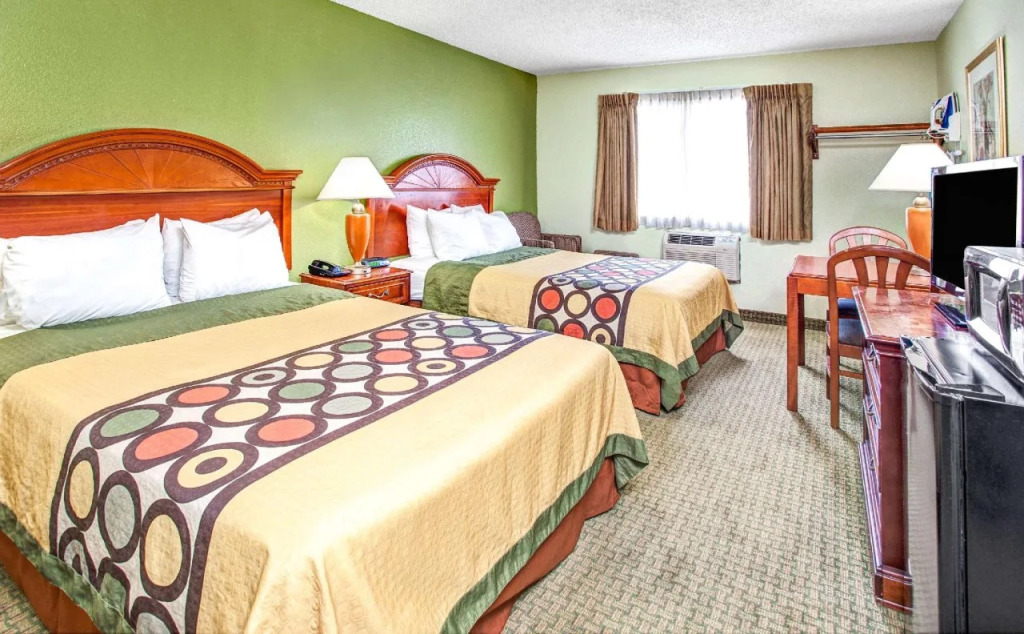 American Inn & Suites Metro Airport