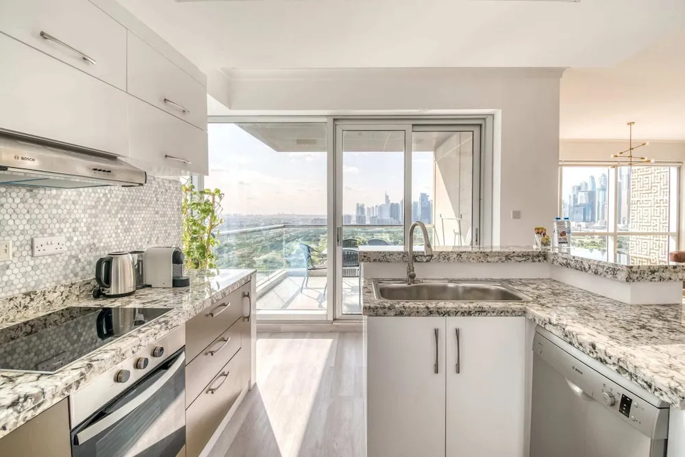 Stunning Apt With Amazing Golf Course Views, Fits 6