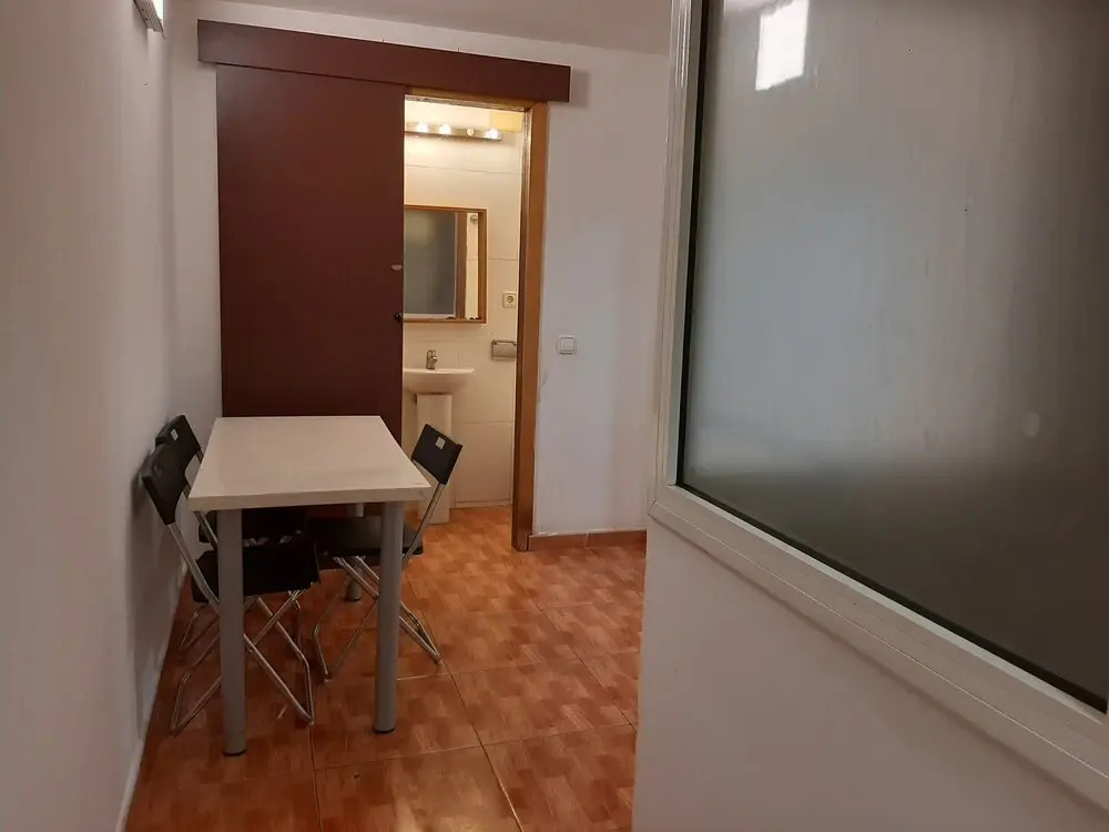 Interior Central El Born 12