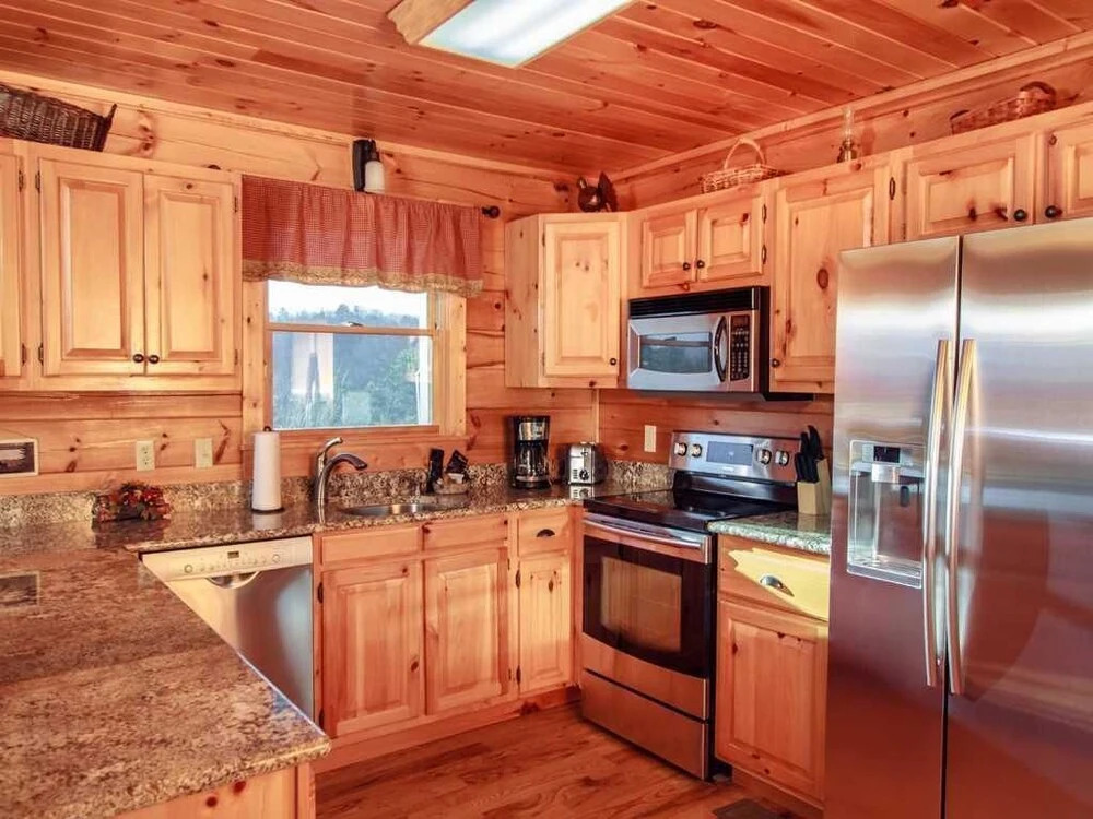 Gatlinburg Summit Views 2 Bedroom Home with Hot Tub