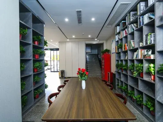 7Days Inn Hotel (Hebi Railway Station Qibin Avenue)