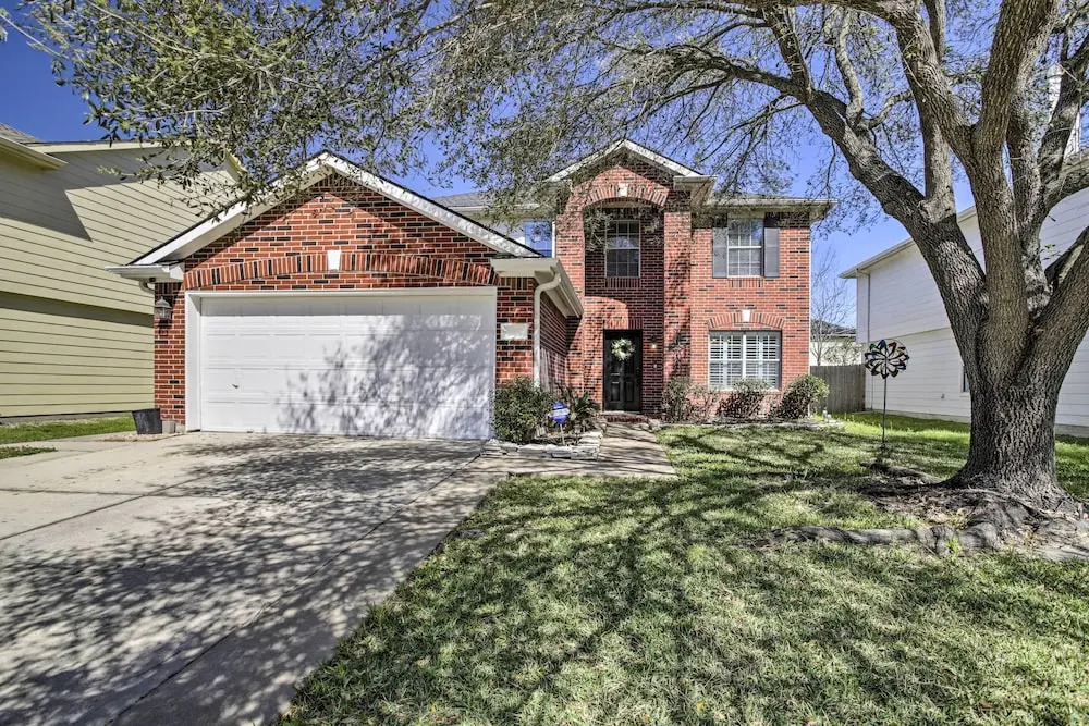 Luxe Home 30 Miles to Houston w/ Pool & Grill