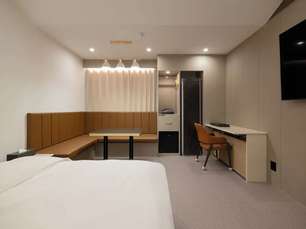 Urban Brown Hotel