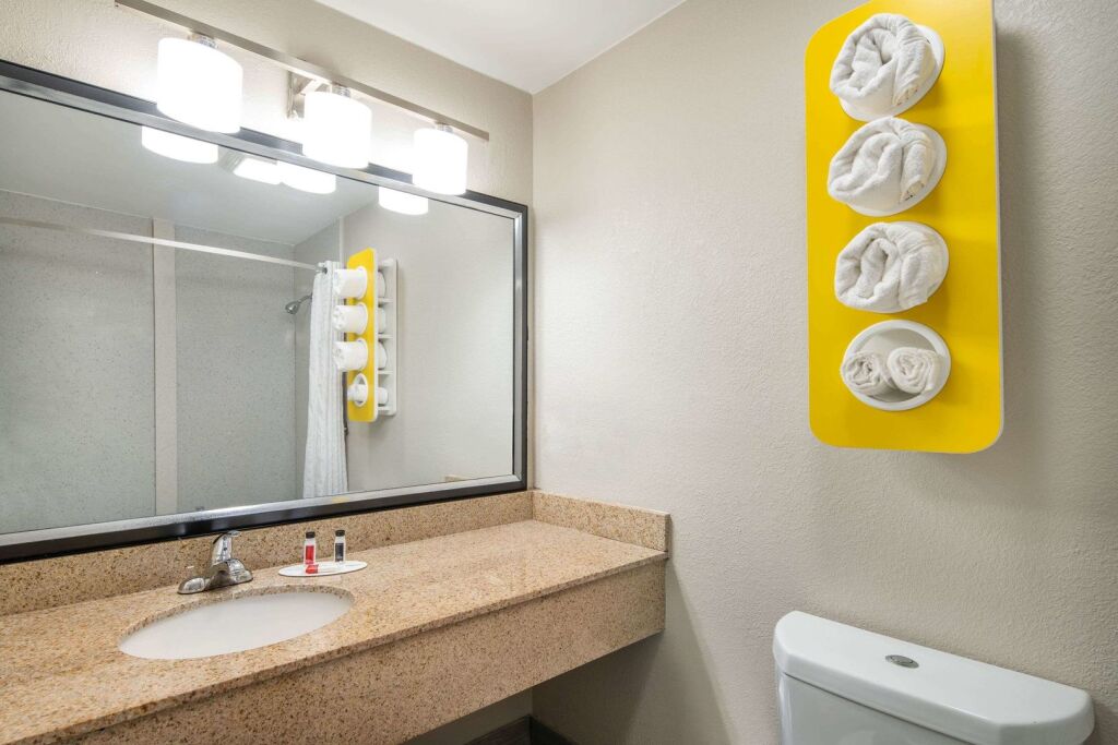 Отель Spark by Hilton Atlanta Cumberland Ballpark