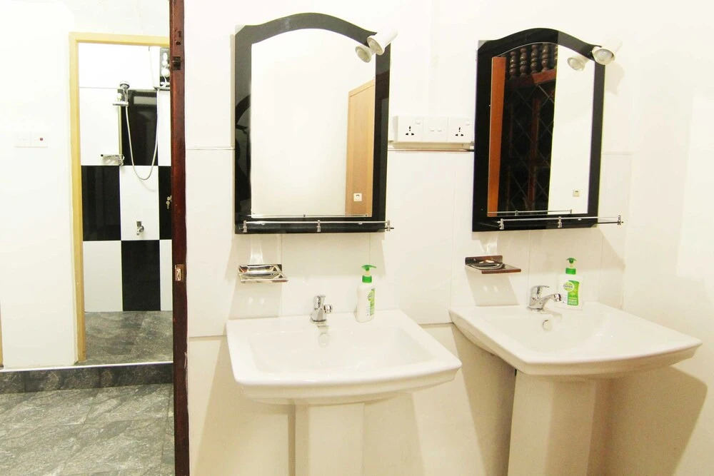 2in1 Kandy Hostel