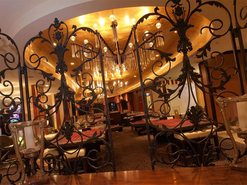 Grand Hotel & Casino