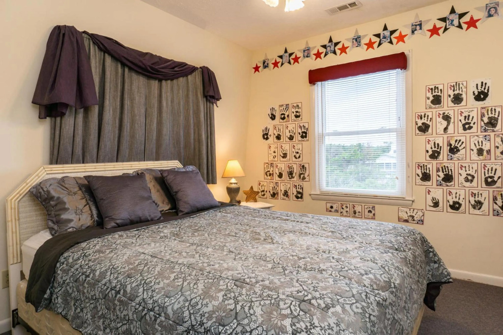 BeachyPeachyKeen by Oak Island Accommodations