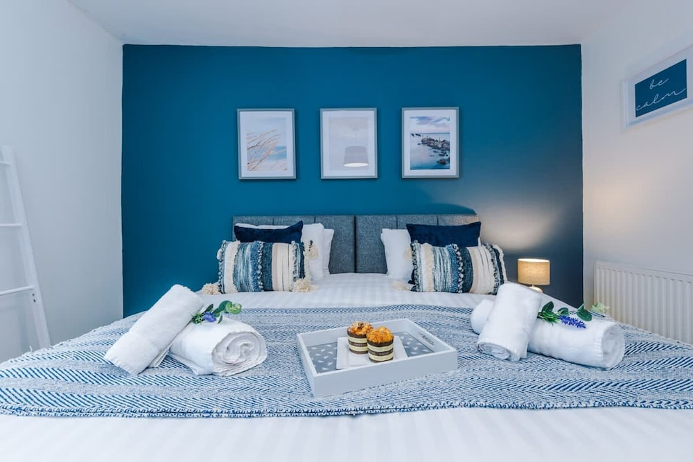NEW Stylish Home City Centre Location Sleeps 6