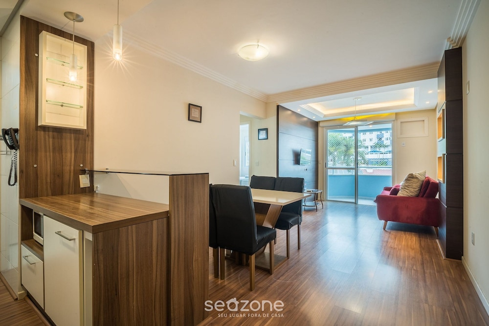 Sophisticated Apartments Just Minutes From Lagoa da Conceicao and Praia Mole Elts