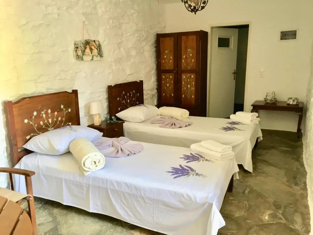 Villa Tereza, 2' walk from Koundouros beach and gorgeous pool!