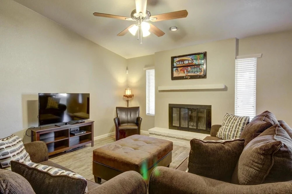 SLS Paradise - Resort Yard with FREE Heated Pool, Spa, Boccie & More.