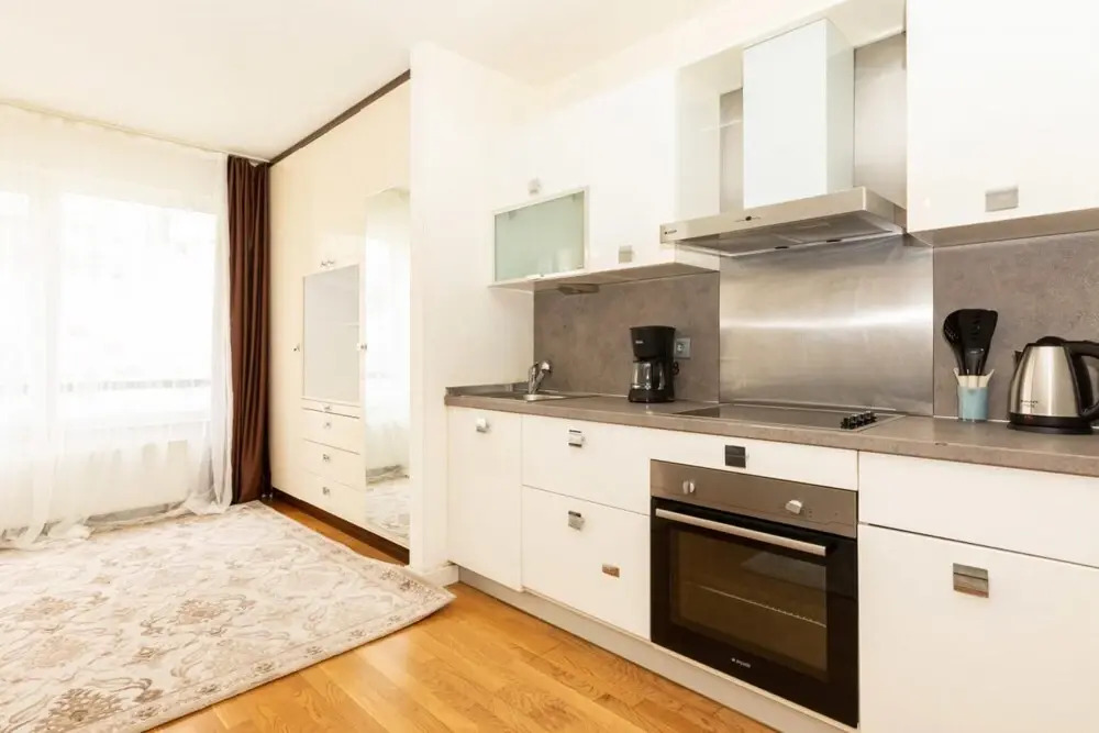Central Studio Flat with Shared Pool in Sisli