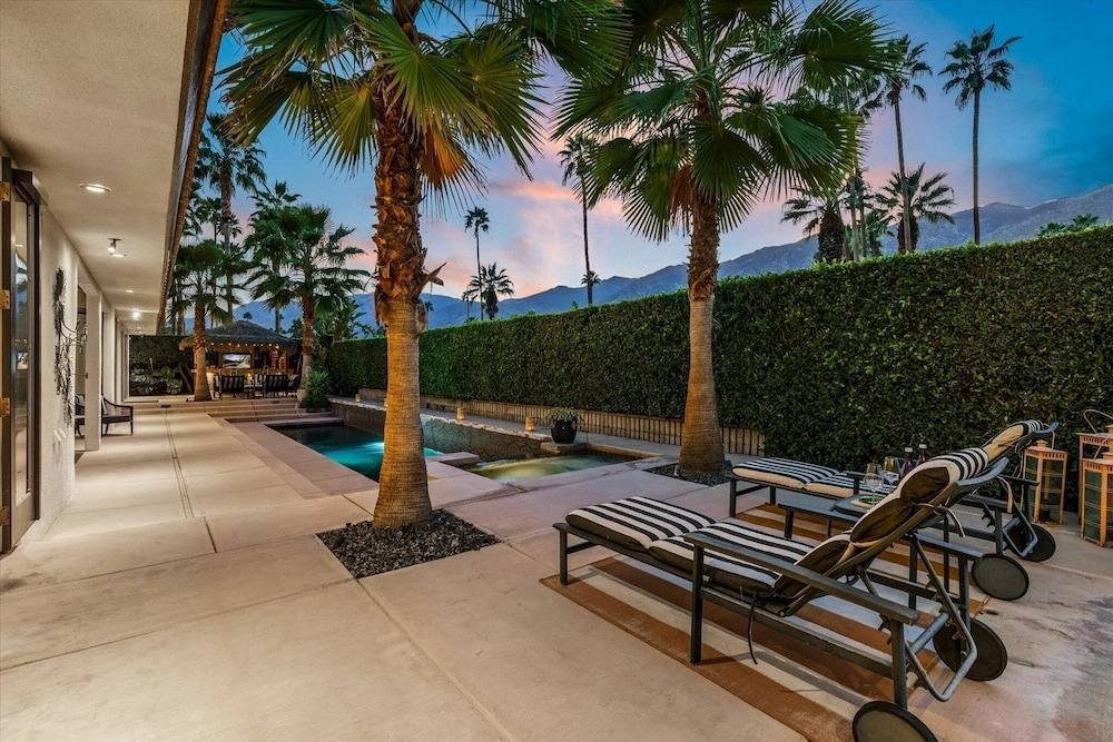 Polynesian Luxe Palm Estate
