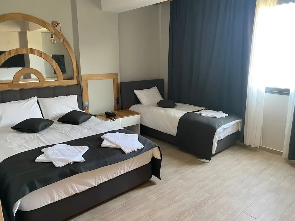 Grand Özalp Ai̇rport Hotel