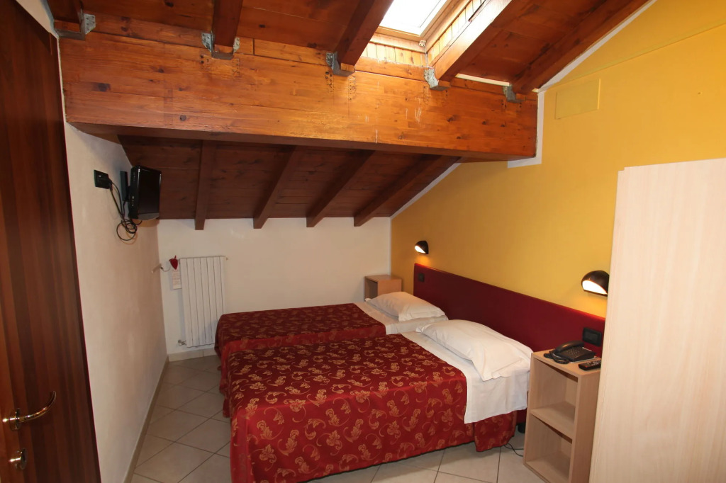 Hotel Mantegna Stazione, MantegnaHotels