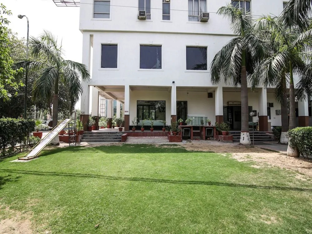 OYO Premium Old Gurgaon