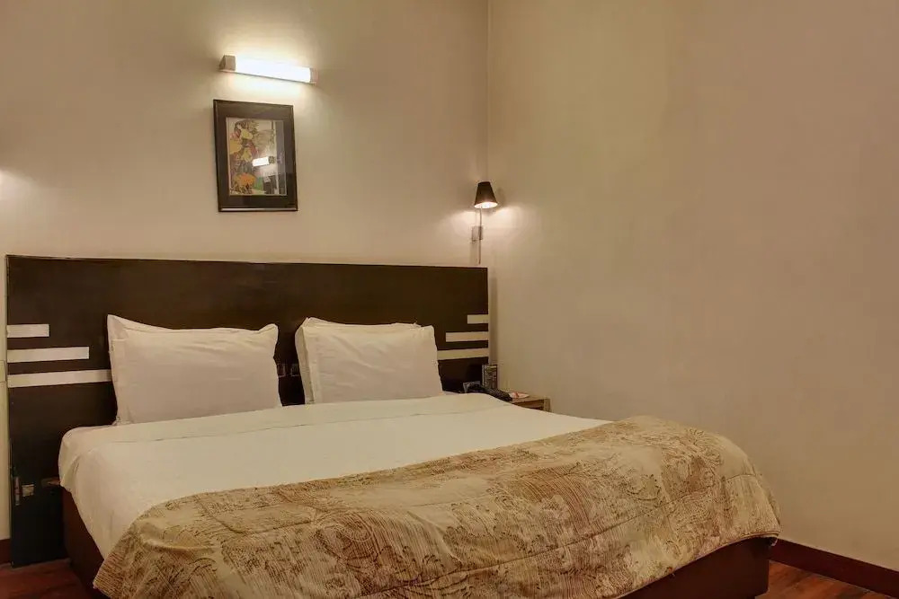 OYO 358 Hotel Golden Leaf