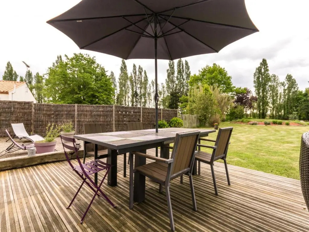 Gîte paisible avec grand jardin près du lac, ping-pong, vélo, climatisation, proche de Nantes et plages - FR-1-306-1056