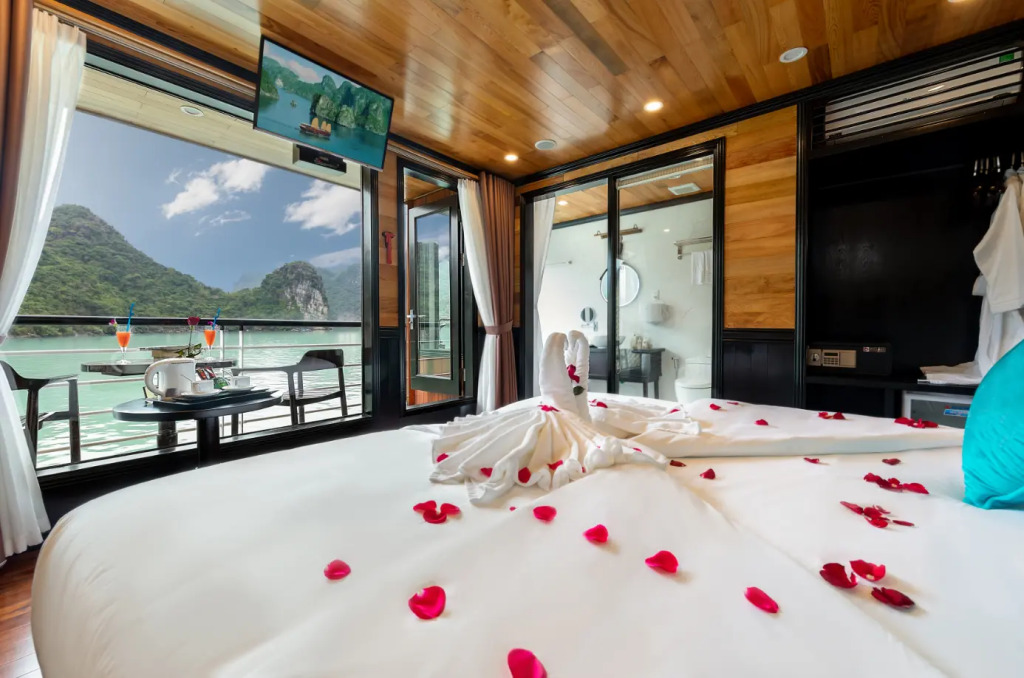 La Casta Cruise Luxury Ha Long Bay Experience Private Cabin with Ocean View Balcony and Bathtub