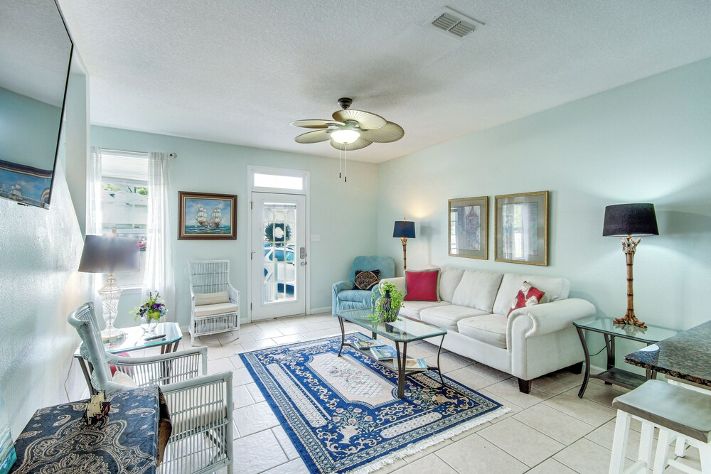 Stroll to Beach! 3BR Gulfport Escape, Pool Access